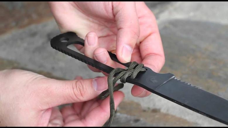 正文    由于任何握把是编织制成的匕首都可以叫系绳匕首,所以这个
